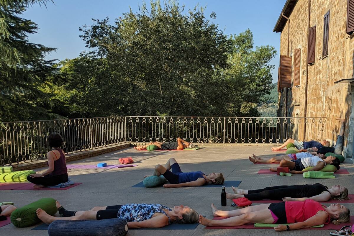 ritiro residenziale yoga estate umbria